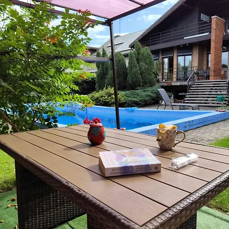 Studija Viloje-quiet 15 Min From Airport Privatunterkunft
