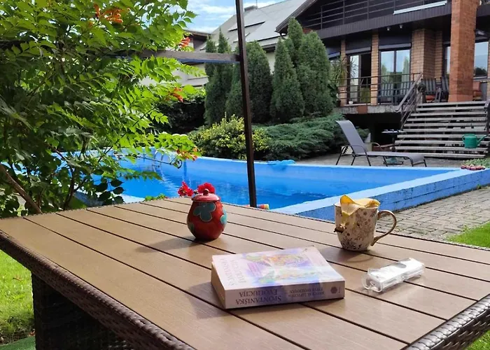 Studija Viloje-quiet 15 Min From Airport 홈스테이